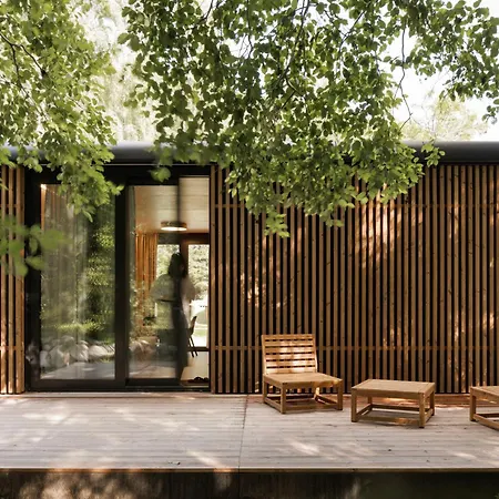 & - Base Camp Medvedin *