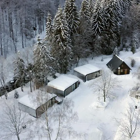 & - Base Camp Medvedin Campingplads