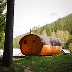 & - Base Camp Medvedin Кемпинг *
