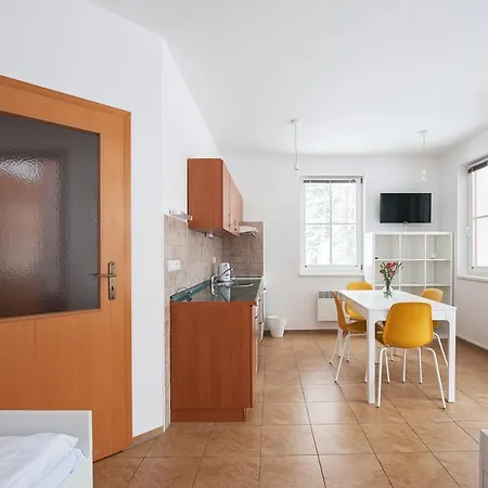 & - Base Camp Medvedin Шпіндлерув-Млин