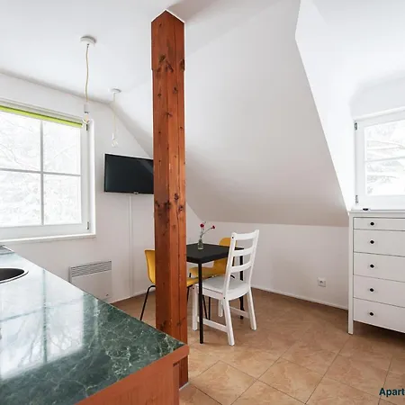 & - Base Camp Medvedin Кемпінг