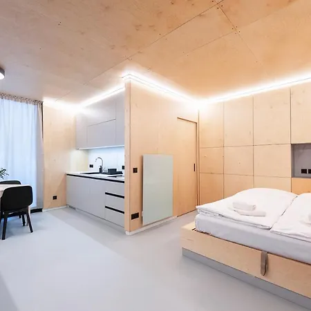 & - Base Camp Medvedin Кемпінг