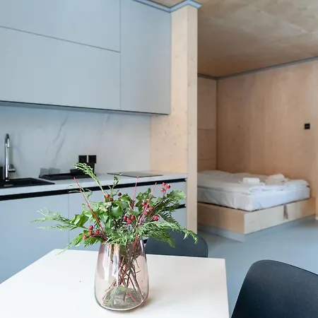 & - Base Camp Medvedin Кемпінг