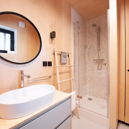 & - Base Camp Medvedin Шпіндлерув-Млин