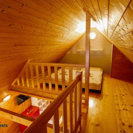 & - Base Camp Medvedin * Шпіндлерув-Млин