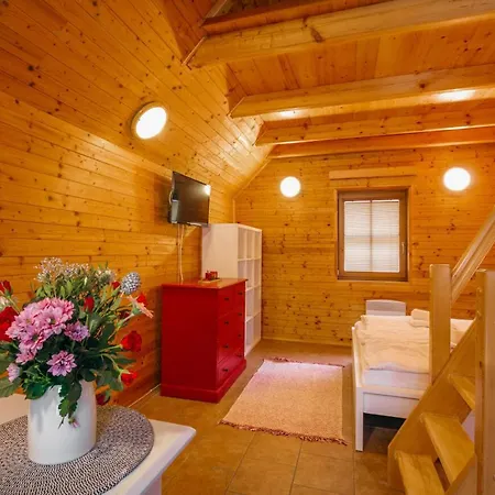 & - Base Camp Medvedin Кемпінг Шпіндлерув-Млин