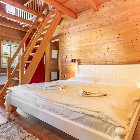 & - Base Camp Medvedin Kamp alanı Špindlerŭv Mlýn