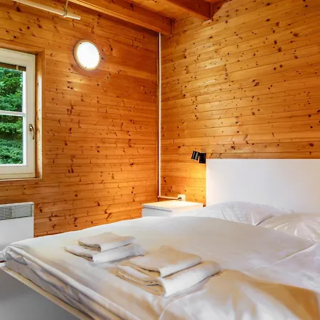 & - Base Camp Medvedin Špindlerŭv Mlýn
