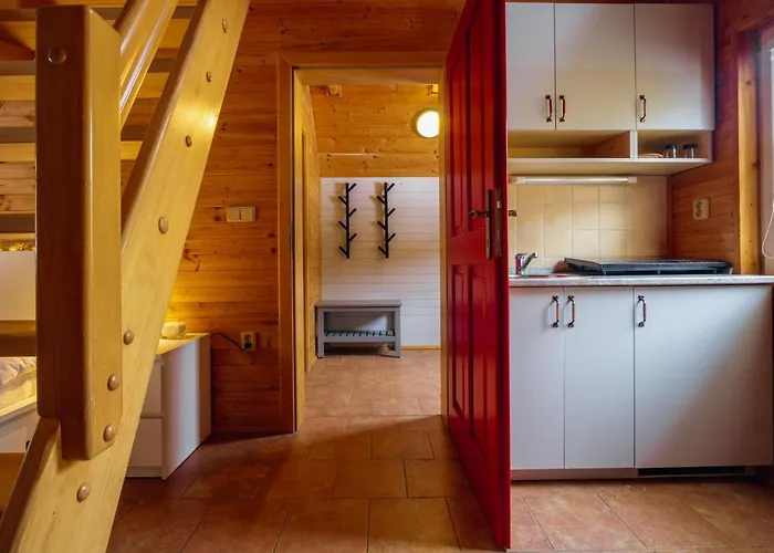 & - Base Camp Medvedin Špindlerŭv Mlýn