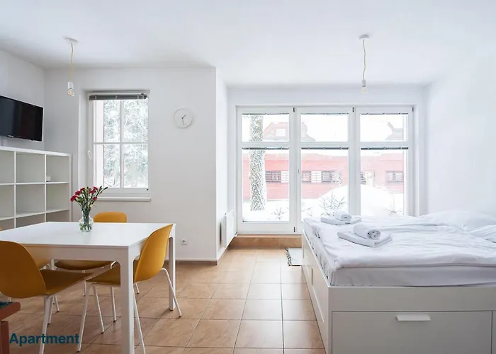 & - Base Camp Medvedin Kamp alanı Špindlerŭv Mlýn