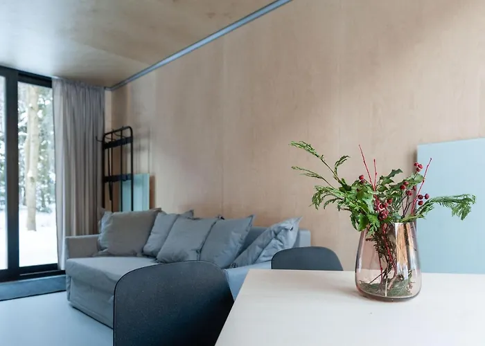 & - Base Camp Medvedin Kamp alanı