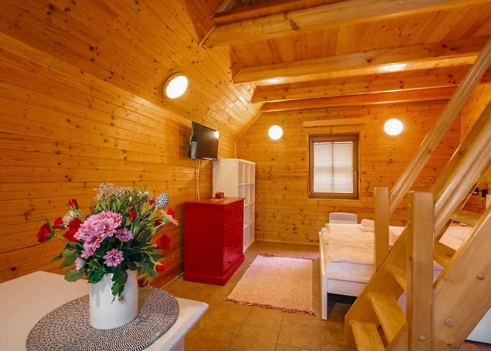 & - Base Camp Medvedin Kamp alanı Špindlerŭv Mlýn