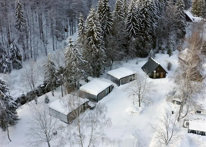 Chalets&apartments - Base Camp Medvědín Kemp