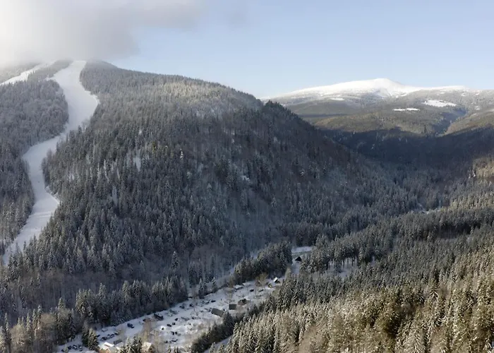 & - Base Camp Medvedin Kamp alanı *